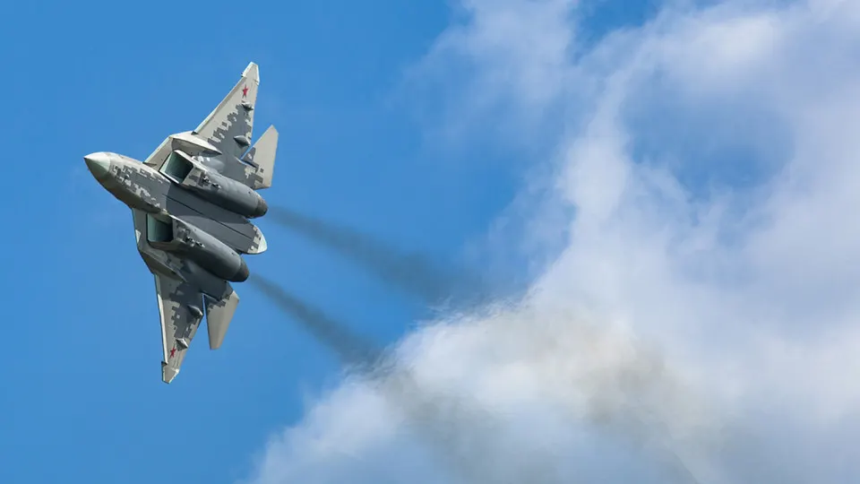 Минпромторг предъявил претензию АО «Авиационная и морская электроника»: проект «Дисплей‑И7» не выполнен в срок, просрочка превысила шесть лет, министерство начислило неустойки и требует выплату. Проект и программа импортозамещения электроники также испытывают дефицит финансирования.