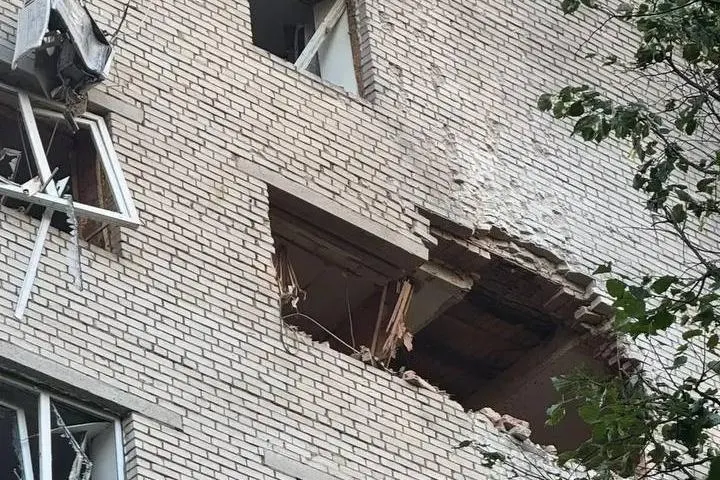Один из дронов упал в посёлке Пионерский (Истринский округ) в ночь на 13 июля: там загорелись пять частных домов, ещё пять человек получили ранения.