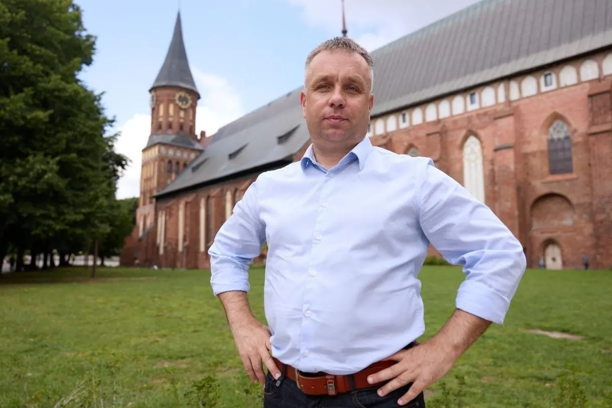 Кандидата в депутаты задержали на 10 суток за публикации с логотипами соцсетей; по той же статье в разных регионах привлекают десятки участников кампании и активистов, что лишает их права участвовать в выборах.
