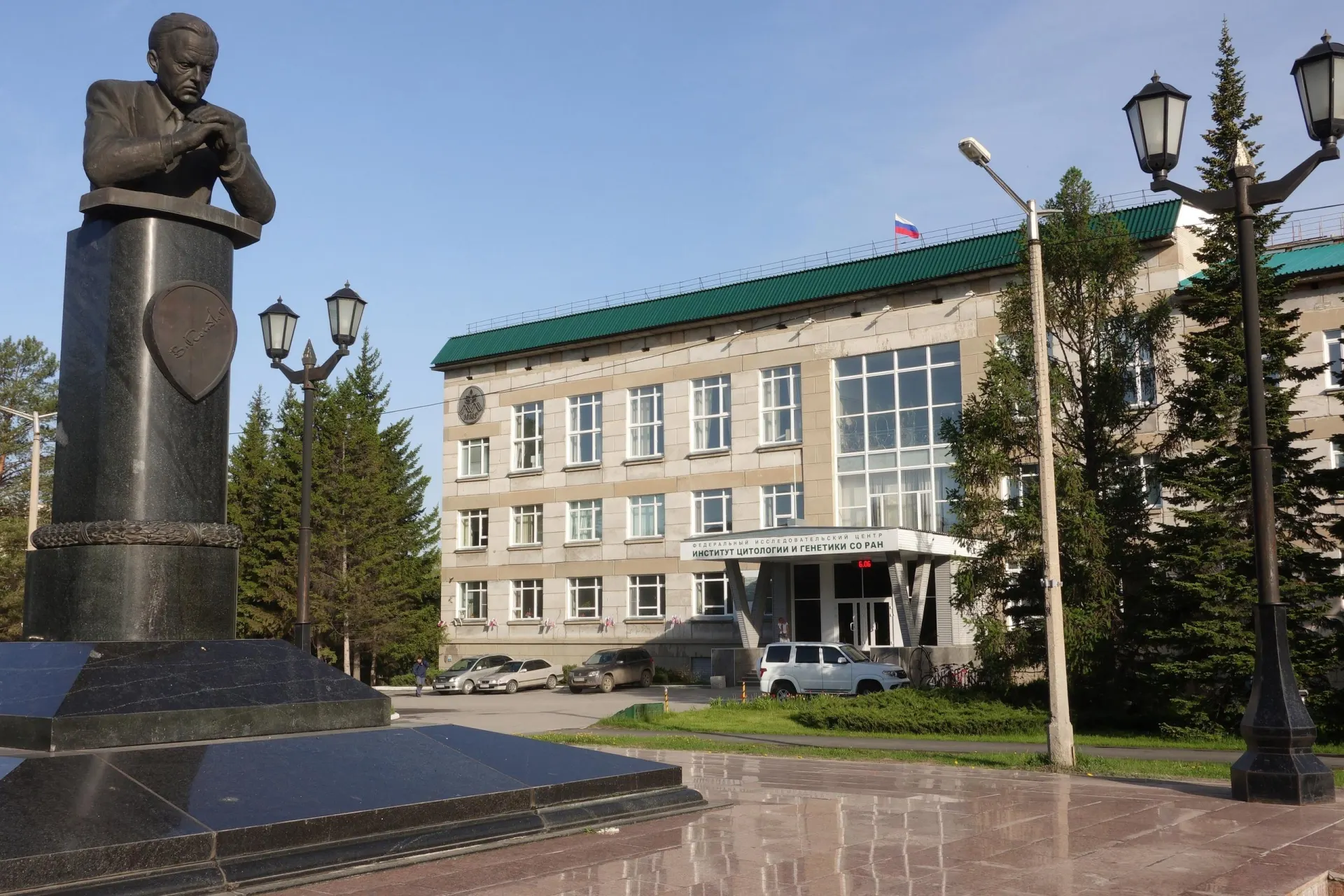 Федеральный закон № 43‑ФЗ и сопутствующее постановление, вступающие в силу 1 сентября 2026 года, жестко ограничивают передачу человеческих генетических данных за рубеж. Ученые предупреждают, что новые правила могут затормозить исследования, осложнить публикации в ведущих международных журналах и создать риски уголовного преследования.