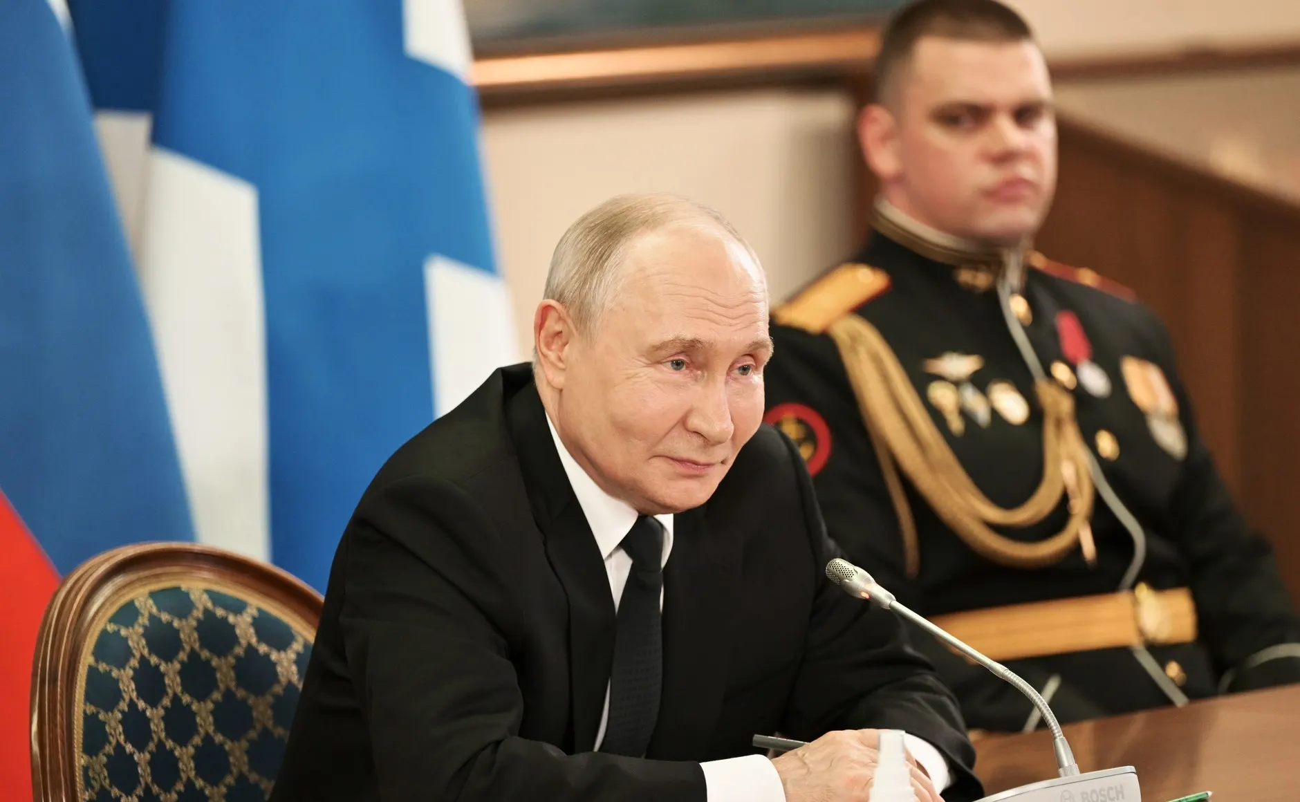На встрече с военнослужащими по случаю Дня ВМФ президент заявил, что конфликт завершится победой России, обвинил Киев и Запад и пообещал защищать безопасность регионов, в том числе Калининградской области.