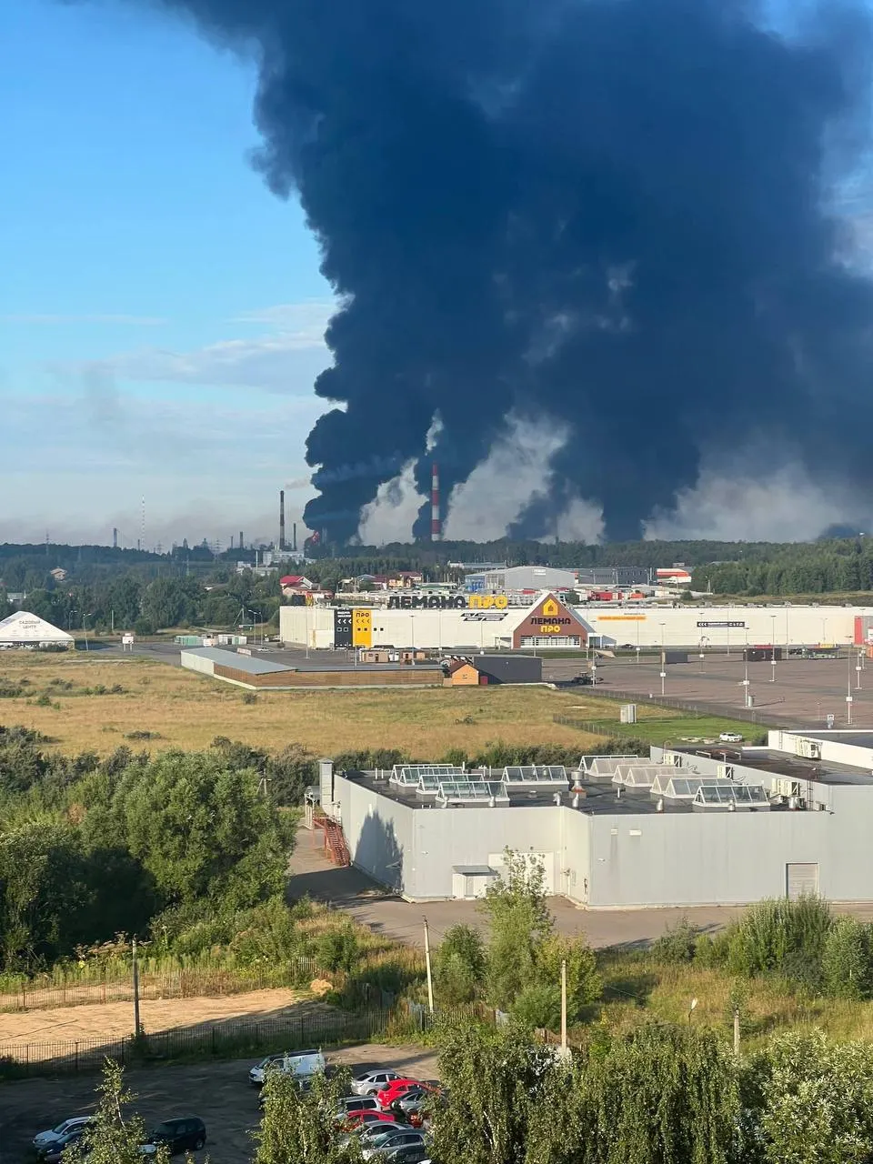 Сводка ночных событий: атаки дронов в нескольких городах, пожары, гибель людей и политические заявления накануне выборов.