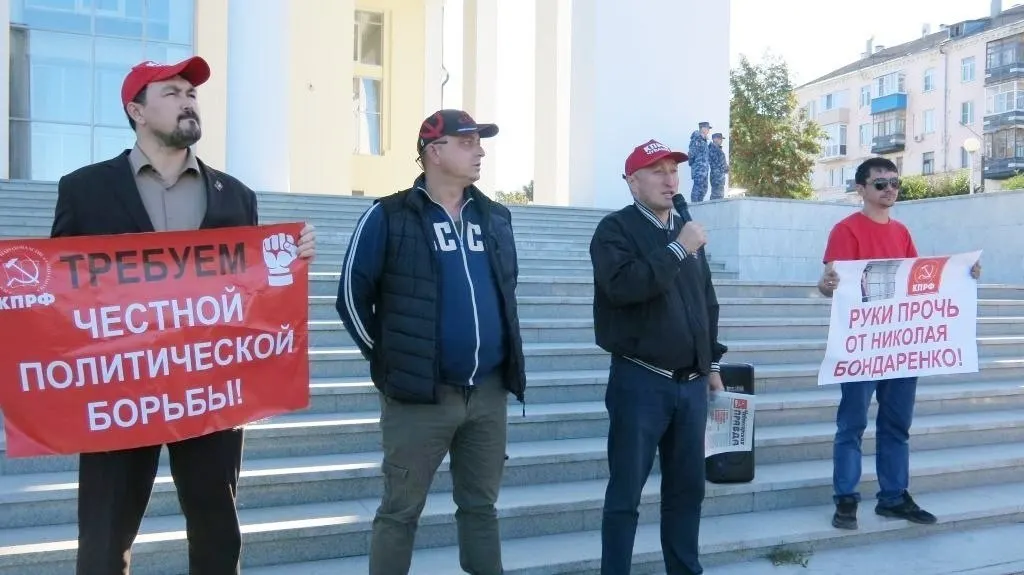 Митинг КПРФ в Чувашии потребовал вернуть снятых с выборов кандидатов и обеспечить прозрачность голосования.