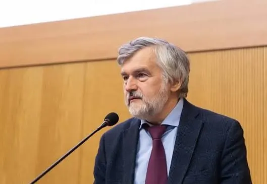 Госкорпорация уволила Андрея Клепача, возглавлявшего экономический блок, на фоне обсуждений его взглядов на темпы роста и технологическое отставание страны.
