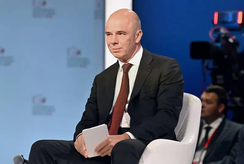 Министр финансов Антон Силуанов заверил, что бюджет полностью обеспечен ресурсами и обязательства будут исполнены; ранее сообщалось о дефиците около 6,46 трлн рублей.