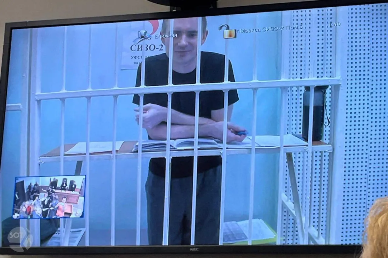 Дроны атаковали Екатеринбург, аресты и суды, а также вопросы бензина — обзор главных событий дня в регионе.