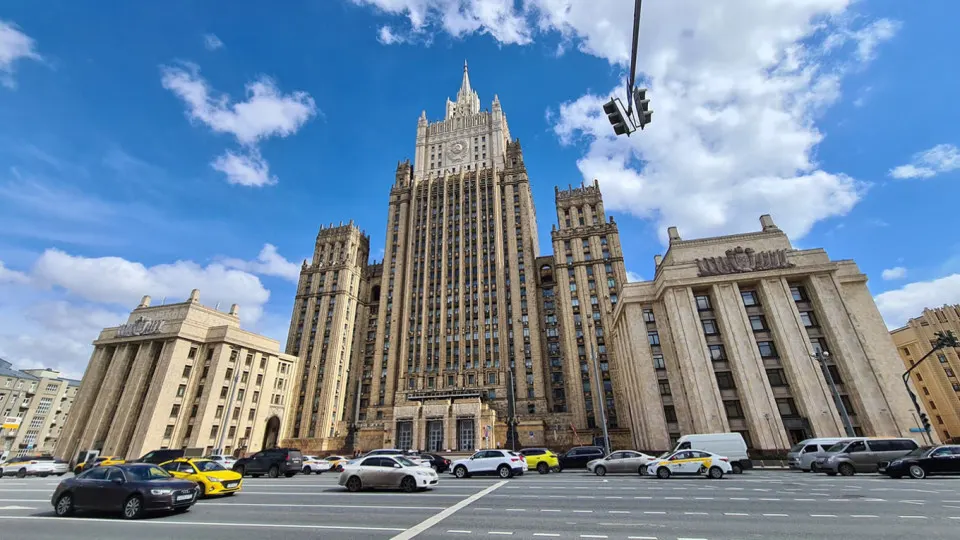 Заместитель министра иностранных дел заявил, что любые договорённости о прекращении боевых действий возможны лишь после устранения первопричин кризиса; Москва подчеркивает готовность к дипломатии и длительному противостоянию.