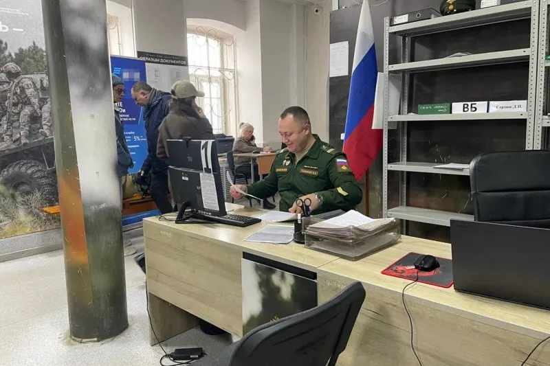 Официальные лица заявляют об отсутствии подготовки к мобилизации; эксперты говорят, что речь идёт лишь о давление на общество.