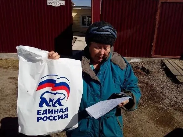 Индекс счастья россиян упал на 9% за месяц, достигнув минимума за длительный период; тревога в обществе растёт на фоне экономических трудностей и кризисов энергоснабжения.