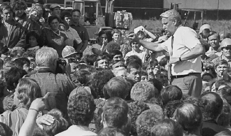 Исторический обзор парада суверенитетов 1990 года и компромисса Бориса Ельцина, сохранившего целостность страны.