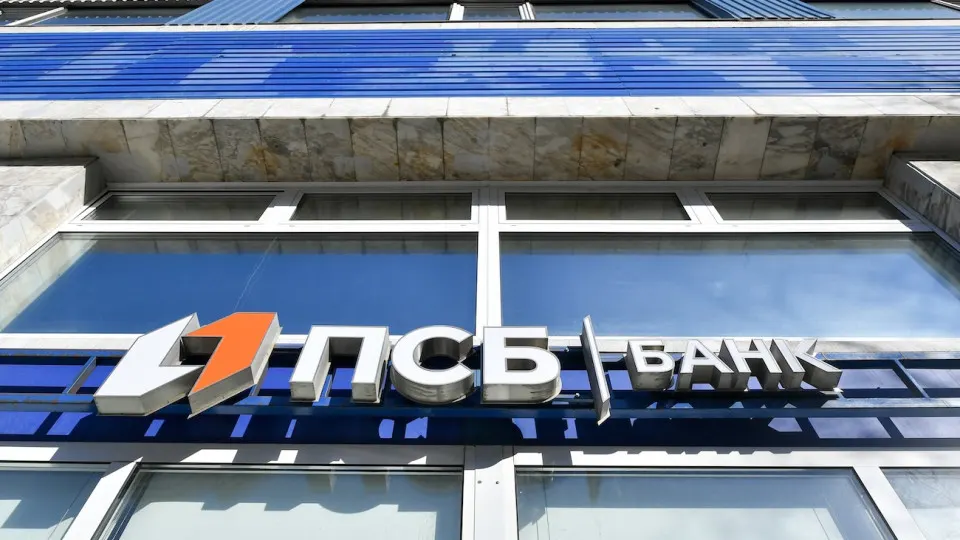 За первые шесть месяцев 2026 года банк ПСБ зафиксировал убыток в 50 млрд рублей. Рост резервов по возможным потерям по кредитам и государственная поддержка оборонной отрасли повлияли на финансовые показатели и снизили чистый процентный доход.