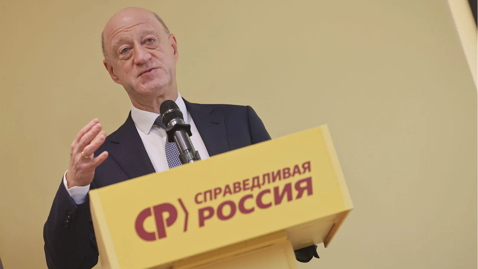 Лидер партии Сергей Миронов может долго не восстанавливаться после травмы, что запускает кадровые перестановки и обсуждение будущего руководства и новой фракции.