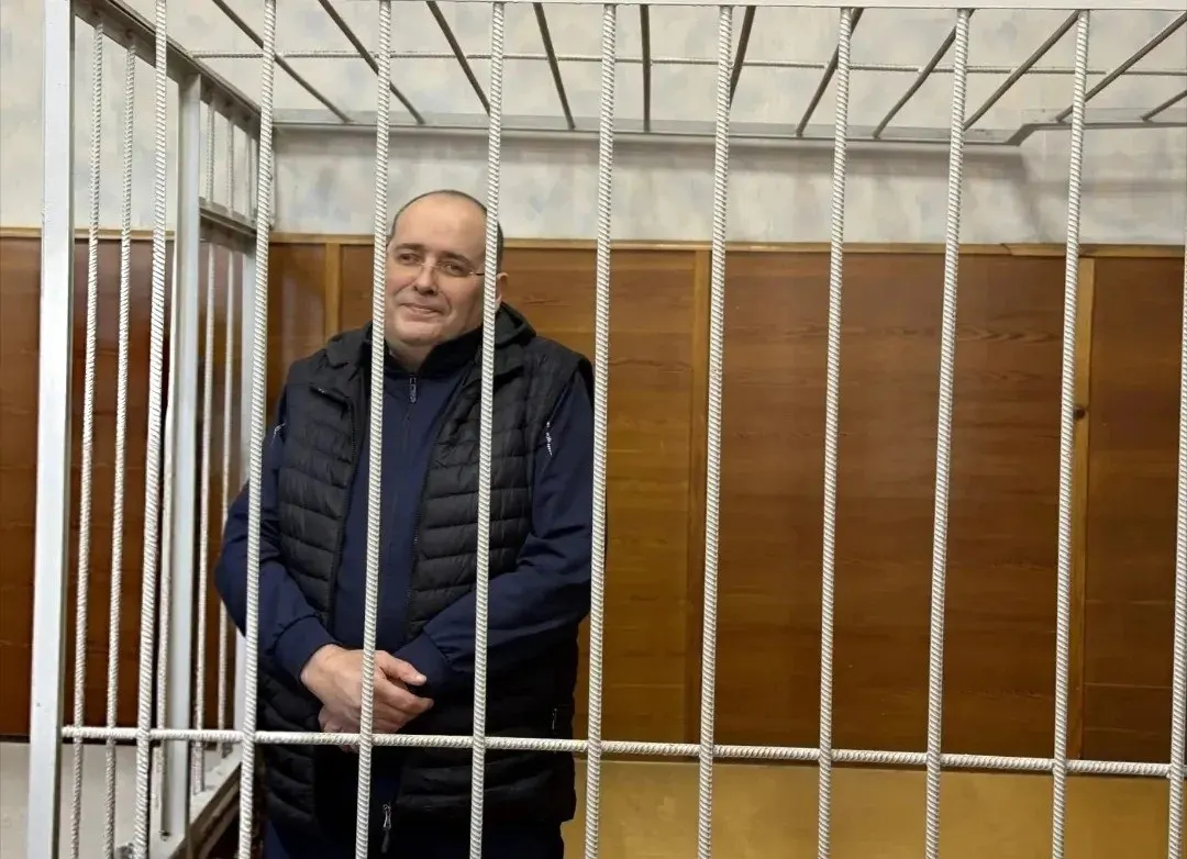 Экс-заместитель министра ЖКХ признан виновным и получил решение о 14-летнем сроке колонии с крупным штрафом после учета предыдущего приговора.