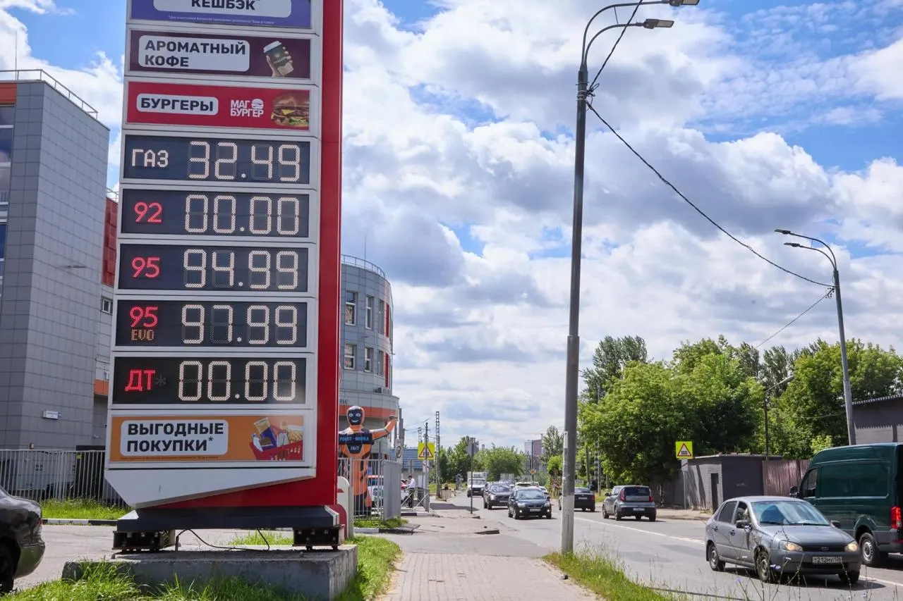 ФАС фиксирует рост числа дел и предупреждений по делу топлива: к 14 сентября — 55 дел и 83 предупреждения; больше всего претензий к независимым АЗС, в регионе отмечено подорожание АИ-92 в Калмыкии.