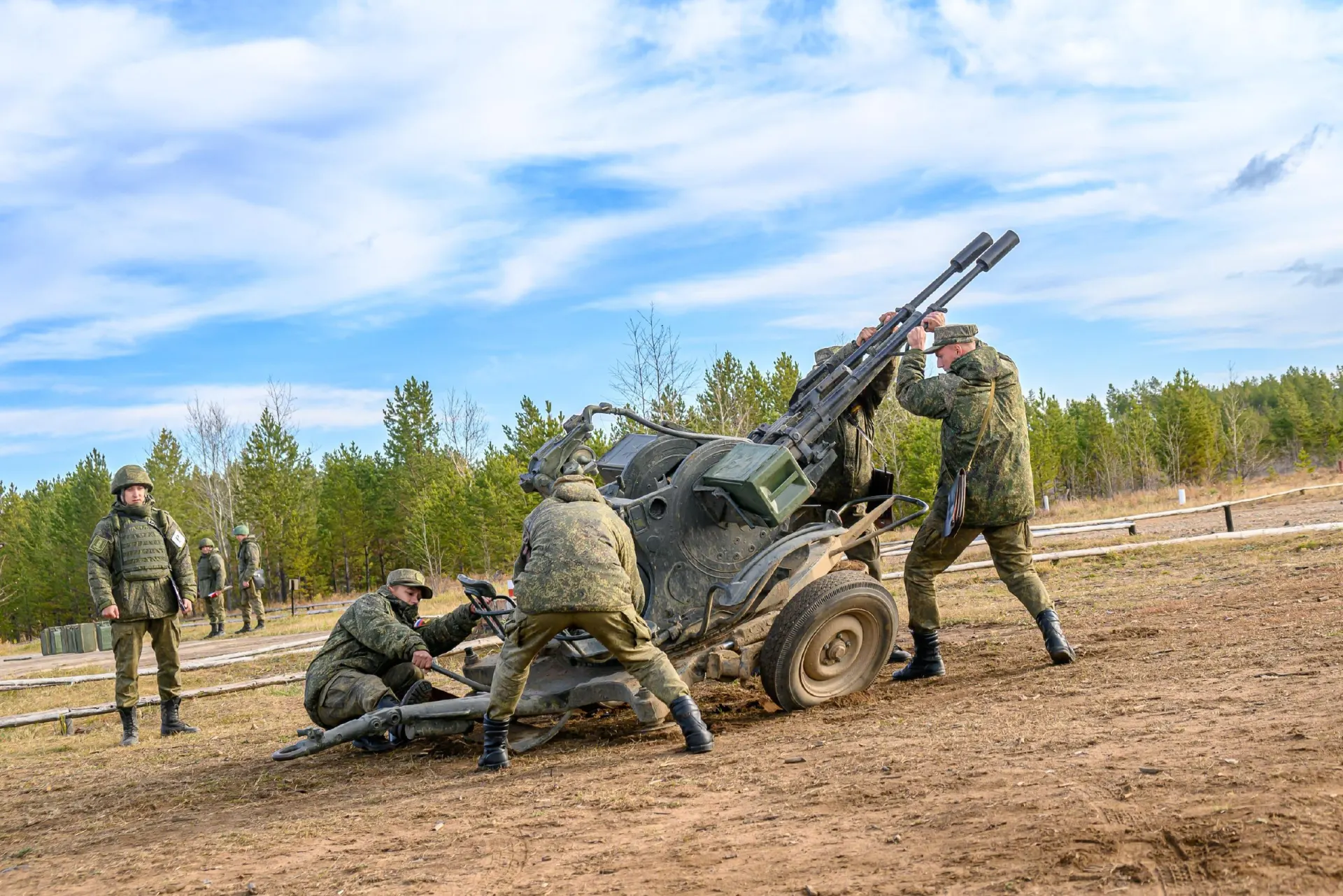 Количество военнослужащих России увеличится на 15,5 тысяч человек.