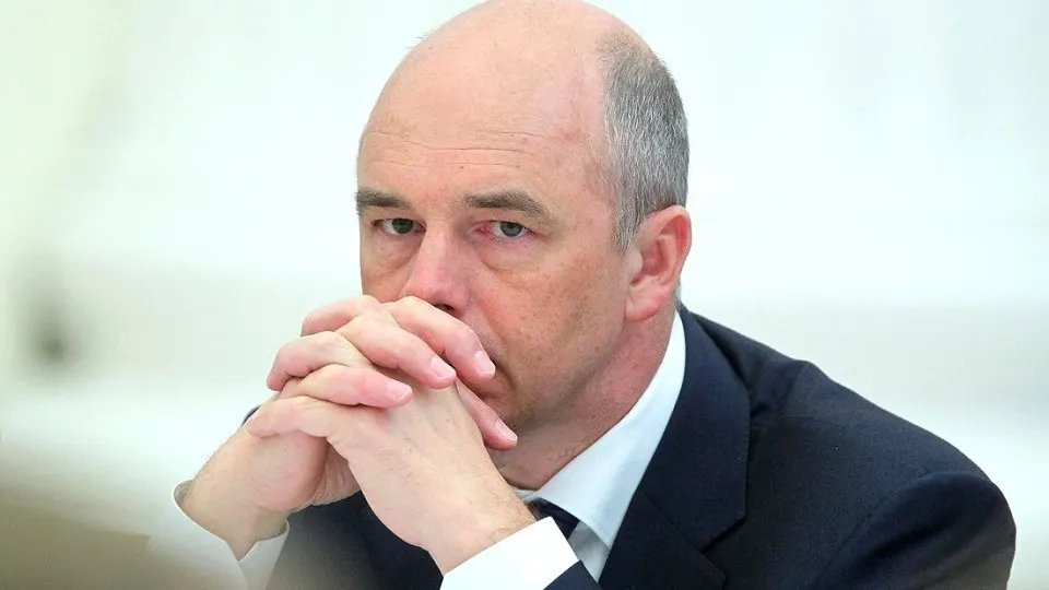 По прогнозам Минфина, дефицит бюджета в 2026 году может превысить планы и составить примерно 3% ВВП, около 6,9 трлн рублей.