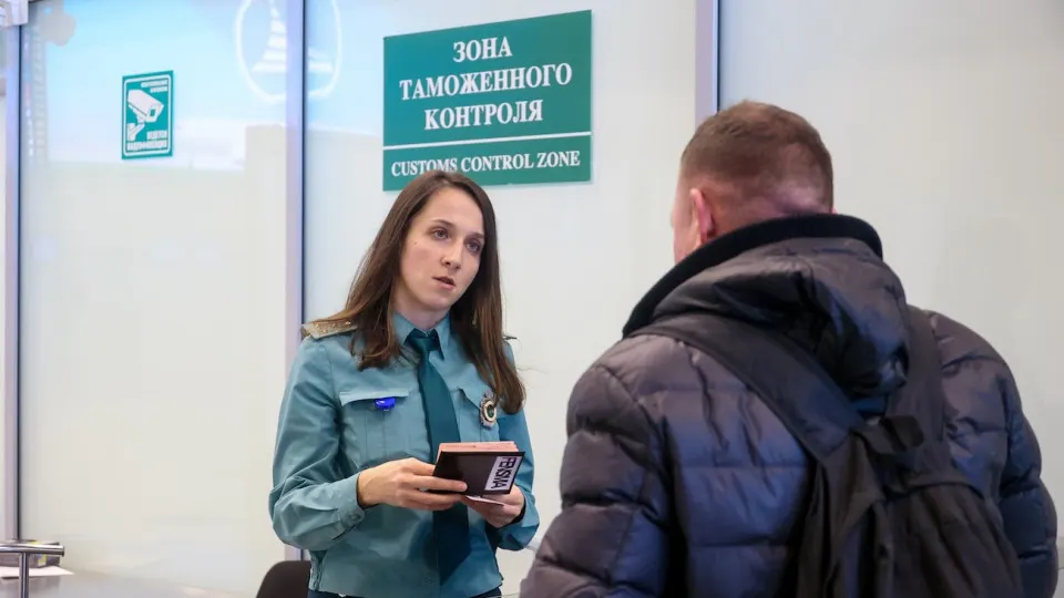 Указ ограничивает вывоз золота и наличных за пределы России и усиливает контроль за денежными операциями, сообщил на форуме Ассоциации банков России глава ЦБ.