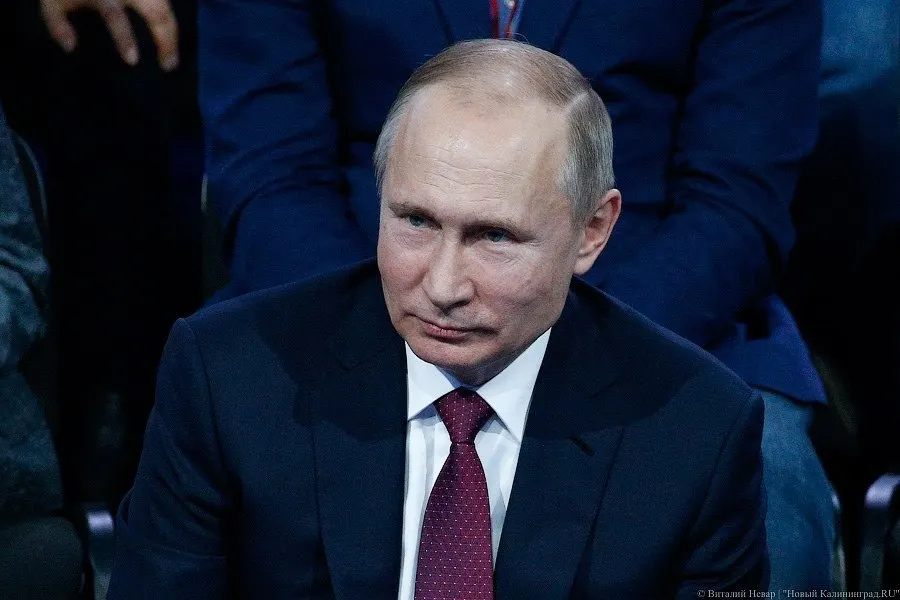Президент РФ поручил внедрить по всей стране систему независимой оценки качества и условий оказания социальных услуг гражданами через Госуслуги; данные об оказании услуг будут передаваться на Единый портал госуслуг, доклад — до 1 февраля 2027 года.