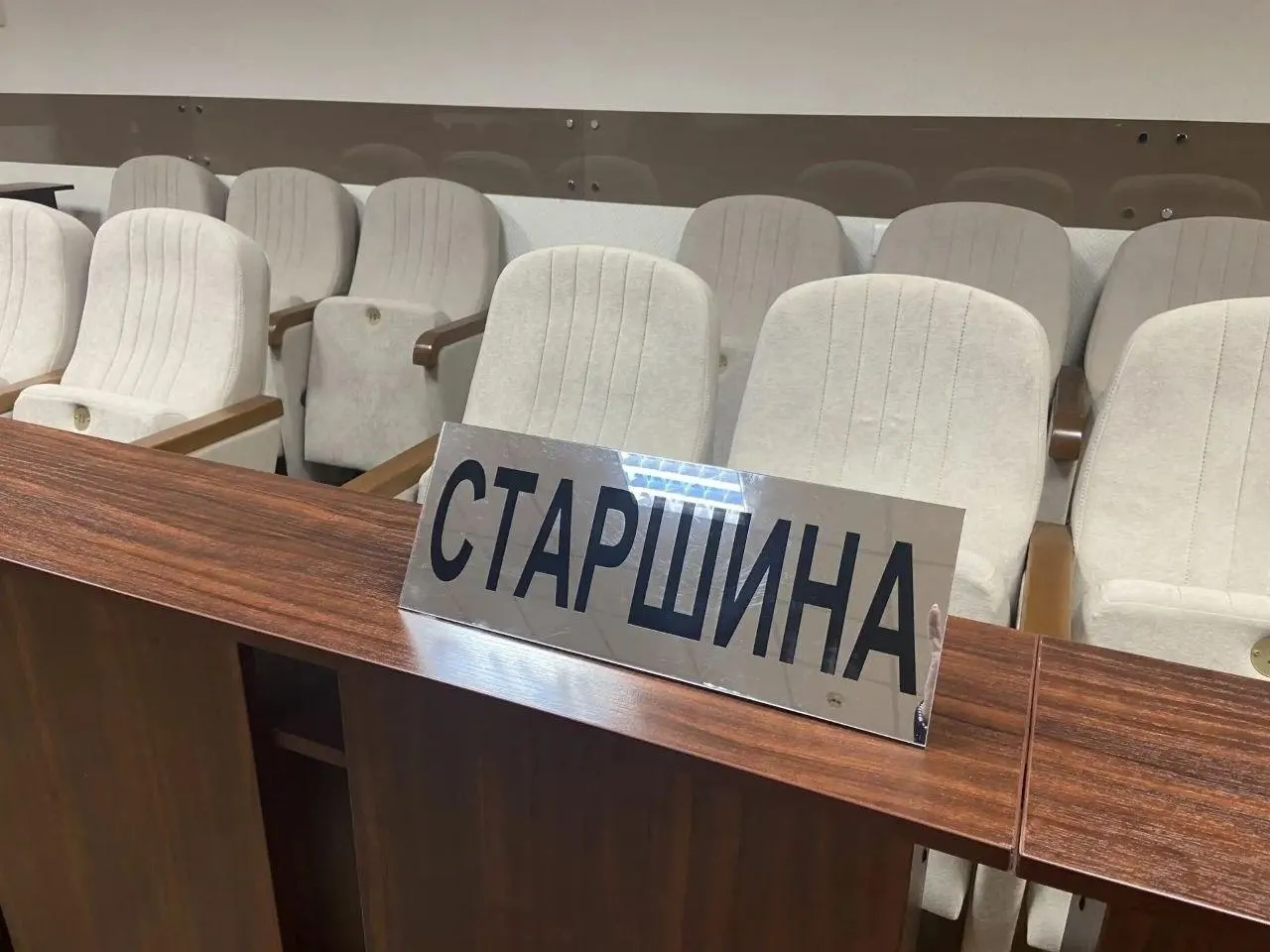 Сокращение числа заседателей вдвое и участие судьи в совещательной комнате — пояснения к реформе