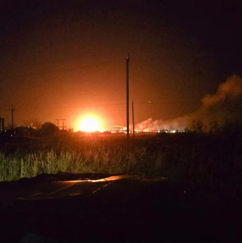 Сбой затронул сервисы по всей России, повлияв на доступ к такси, доставке и банковским услугам; отключён датацентр, работают проблемы у ряда приложений.