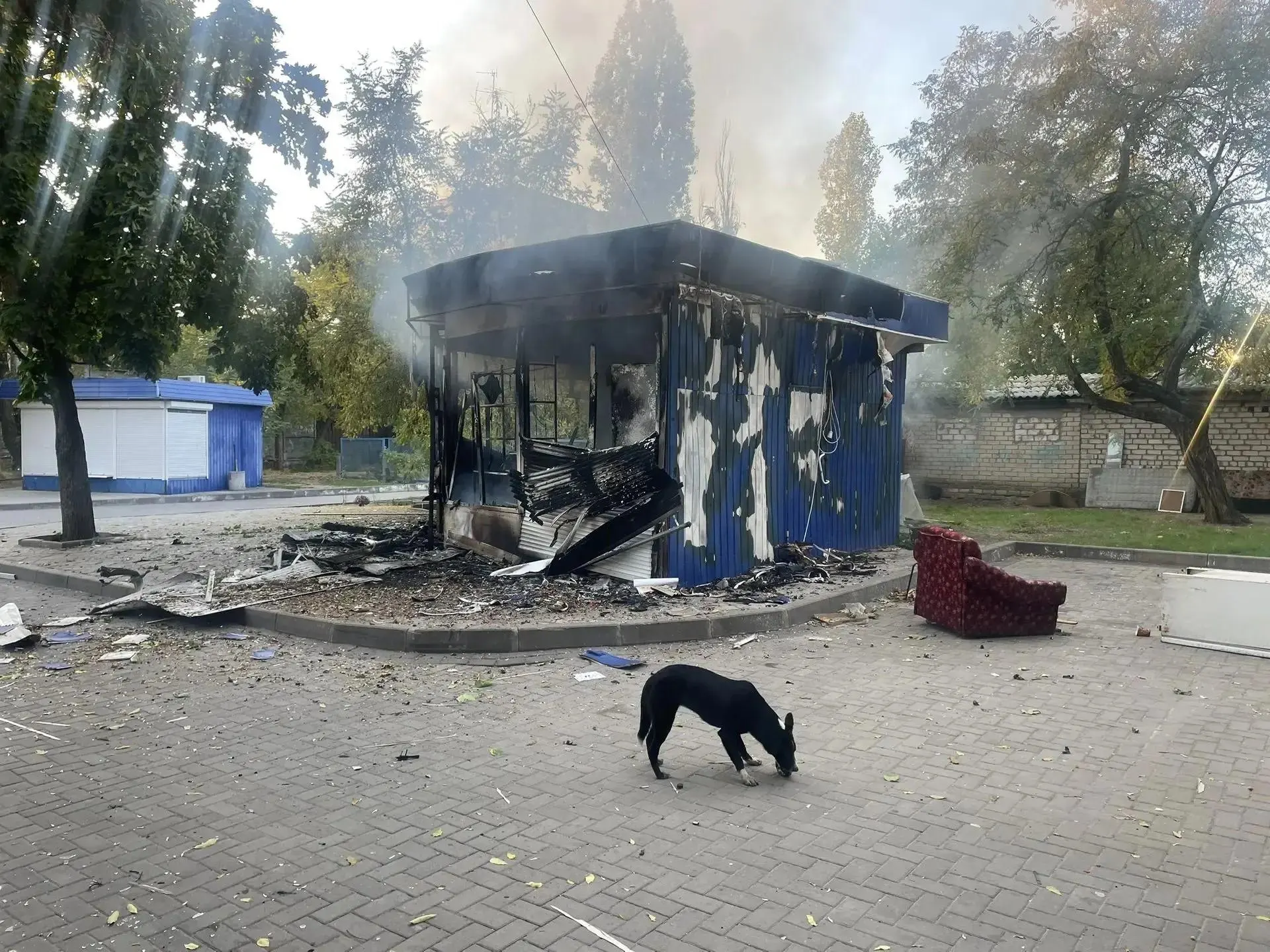 За ночь по всей стране зафиксированы атаки беспилотников: более 500 дронов нанесли удары; есть погибшие и раненые, загорелся магазин.
